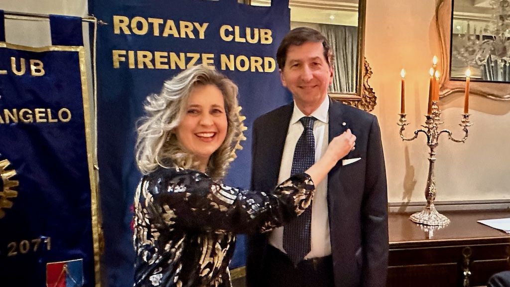 Elena Rigacci, presidente del Rotary Firenze Nord, con il prefetto Gianfranco Bernabei nuovo socio onorario del Club