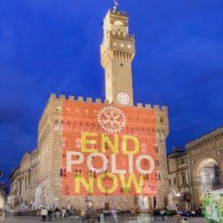 Palazzo Vecchio illuminato nel febbraio 2016 a favore della campagna del Rotary contro la polio