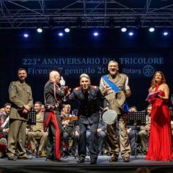 I maestri delle fanfare miliitari al termine del concerto per il 223° Anniversario del Tricolore