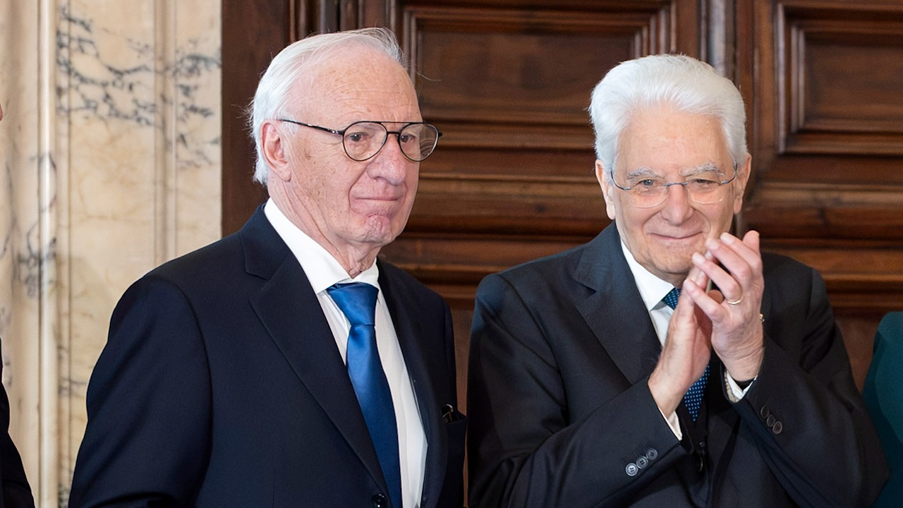 Il Presidente della Repubblica Sergio Mattarella con il neo Cavaliere del Lavoro Carlo Lastrucci (Foto Ufficio per la Stampa e la Comunicazione della Presidenza della Repubblica)